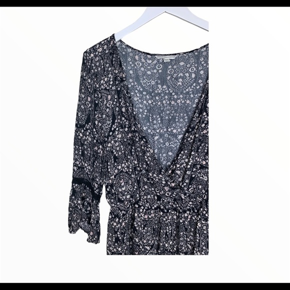 AMERICAN EAGLE OUTFITTERS Floral Surplice Faux Wrap Romper Black Size Small - Picture 3 of 11